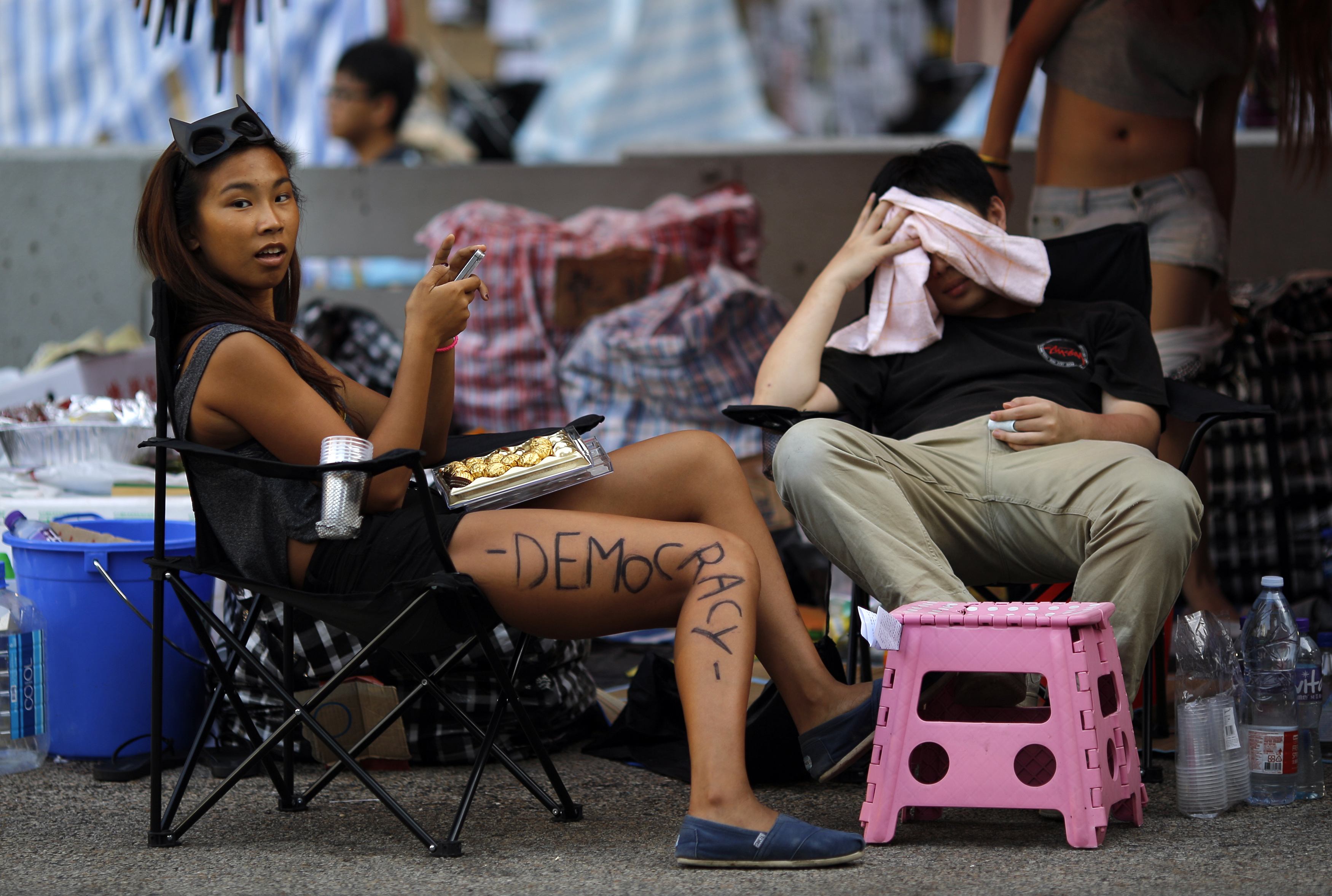 Hong Kong se reorganiza ante desmovilización de agotados estudiantes