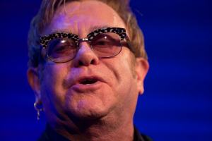 Elton John habló sobre la homosexualidad con Putin