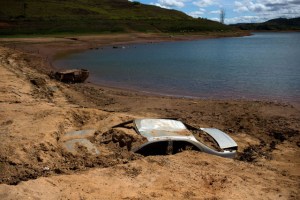 FOTOS: La peor sequía en 80 años revela los carros fantasmas