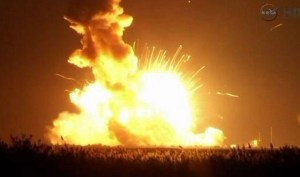 Explota durante lanzamiento cohete de la Nasa (FOTOS + VIDEO)