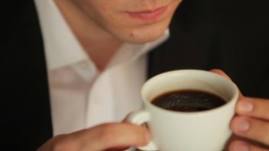 Tan solo dos tazas de café al día pueden causar infertilidad masculina