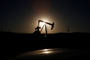 Petróleo Brent cerró en máximo desde 2018 en medio de oferta restringida