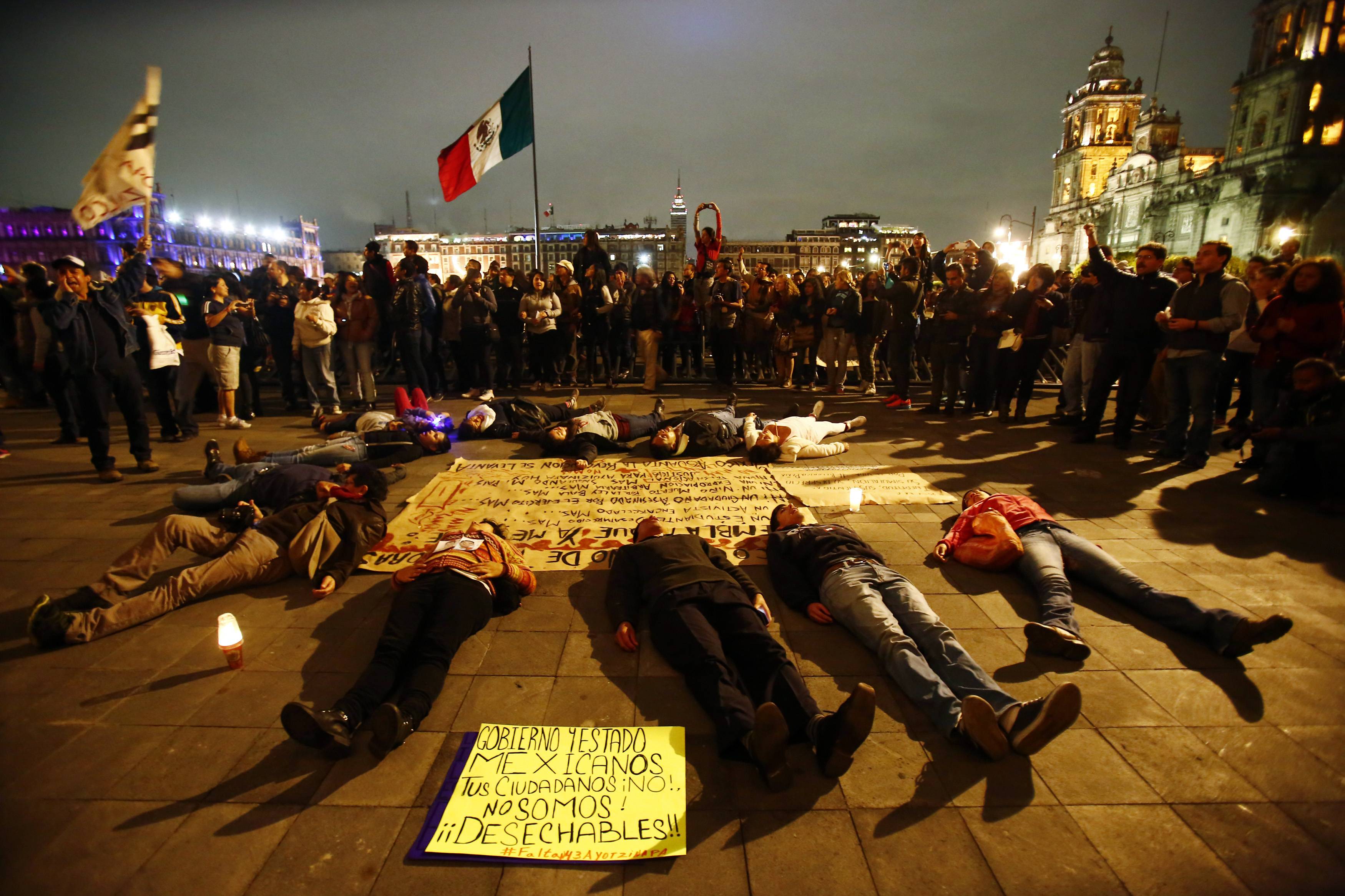 En medio de las protestas contra Peña Nieto, avanza una reforma que limita las marchas