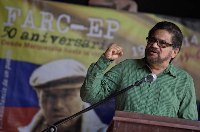 FARC tachan de “absurda” campaña contra futuro pacto de paz
