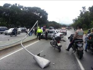 Accidente en la Valle-Coche a la altura de Los Ilustres  (Fotos)