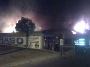 Incendio acaba con mueblería en Maracaibo