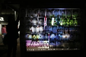 Mexicanos responsabilizan a autoridades de desaparición de jóvenes