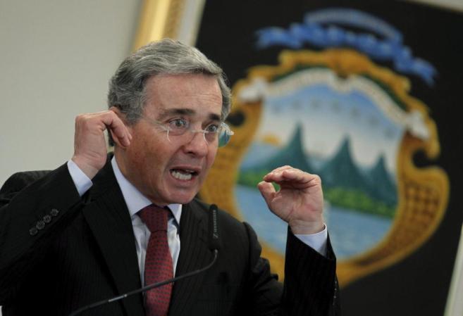 Uribe: Maduro tapa crisis venezolana con decreto de límites marítimos