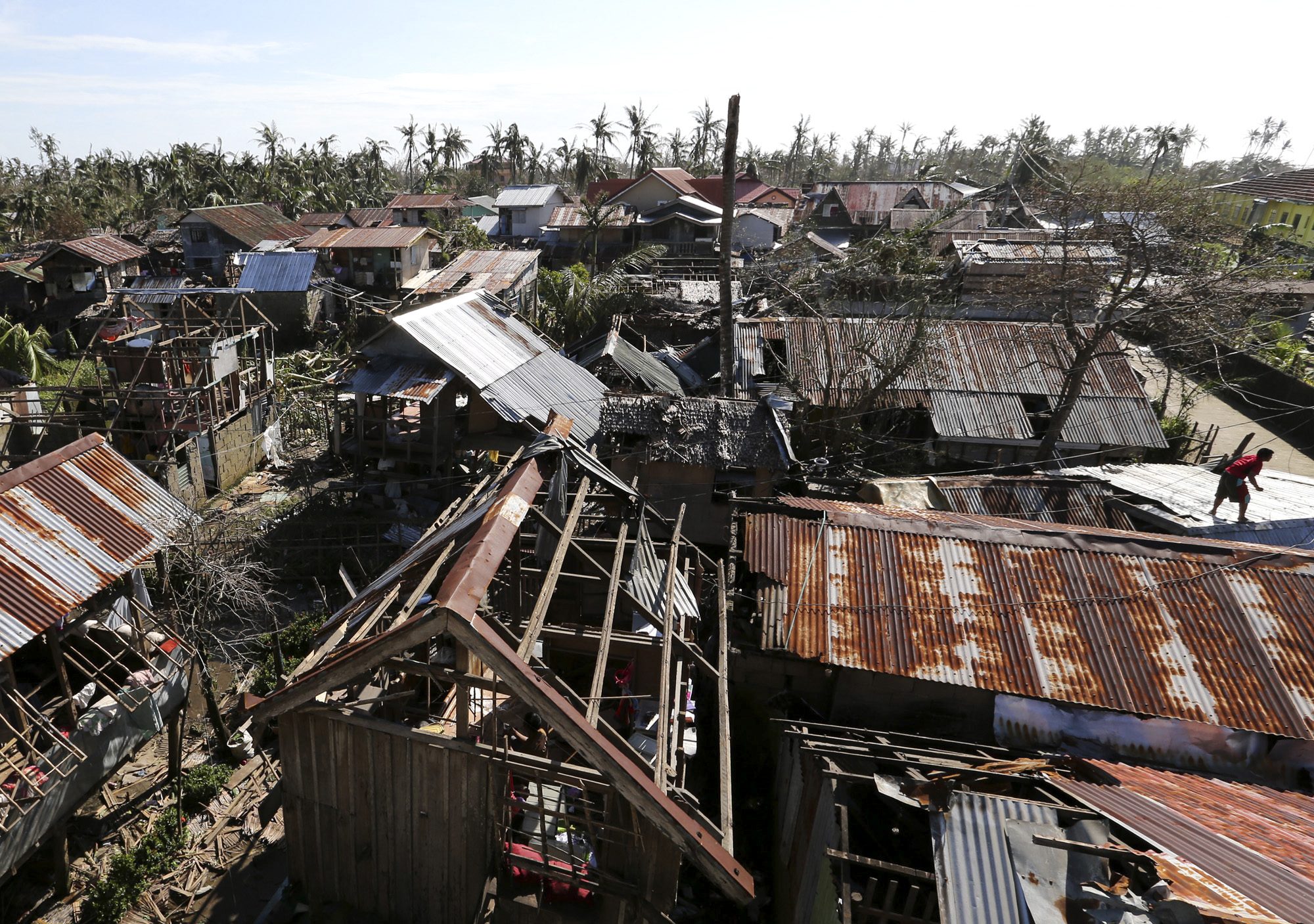 Al menos a 21 muertos dejó tifón en Filipinas