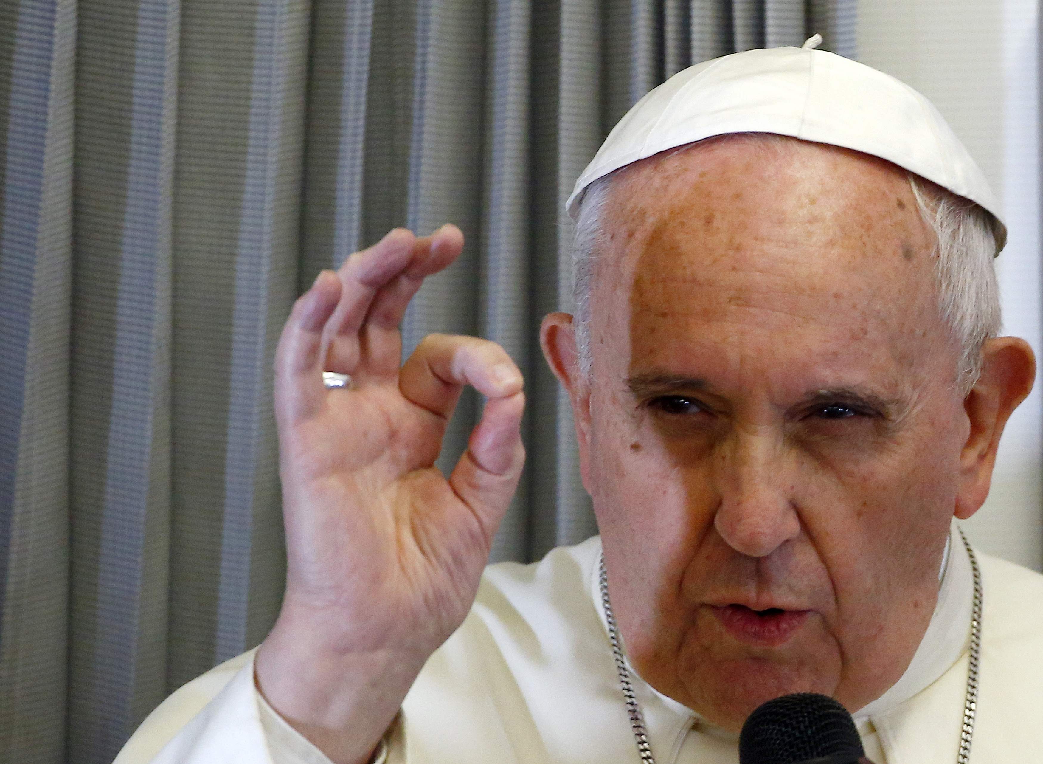 El Papa dice que la libertad de expresión no da derecho a insultar la fe del prójimo