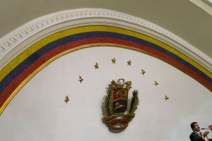 El País: Maduro encomienda a Dios el destino de la economía venezolana