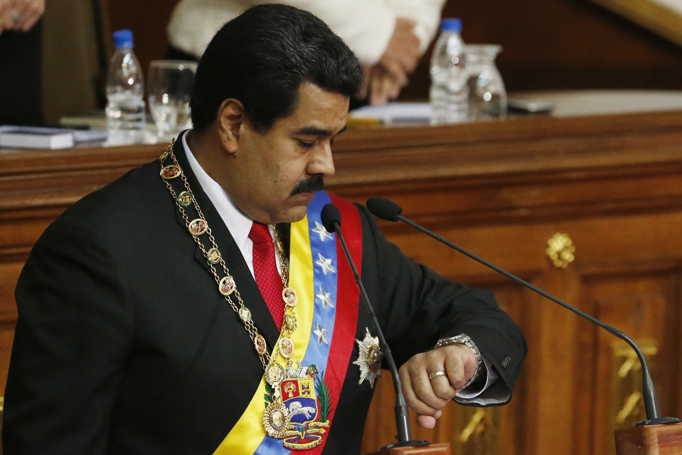 Maduro se lanzará “gira relámpago y profunda” por varios países para estabilizar precios del crudo