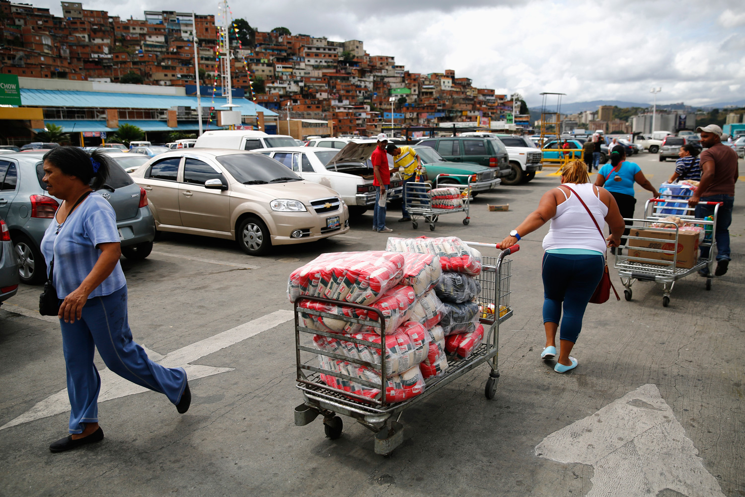 El peligro de transportar alimentos en Venezuela aviva la escasez