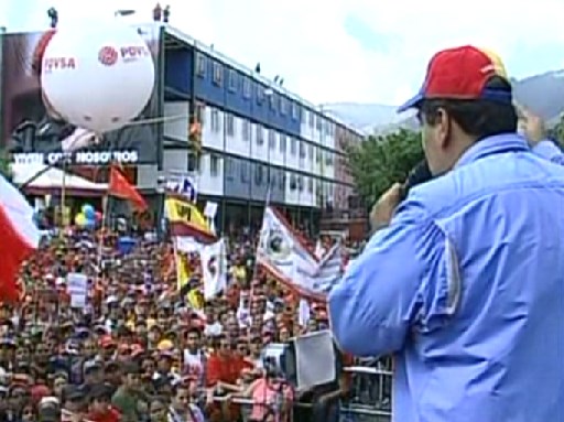 Maduro vuelve a criticar que Capriles le haya pedido leche: Es un pelucón lechero