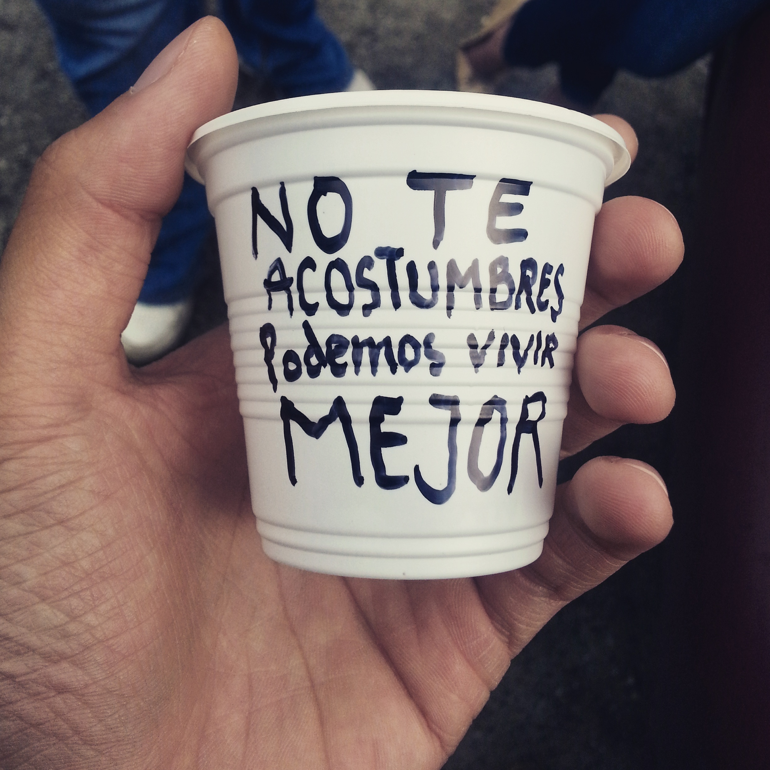 Un mensaje para los venezolanos en las colas: “No te acostumbres, podemos vivir mejor” (Fotos)