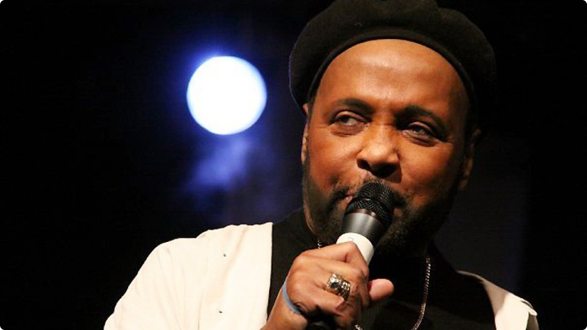 Murió el cantante de gospel y compositor Andrae Crouch