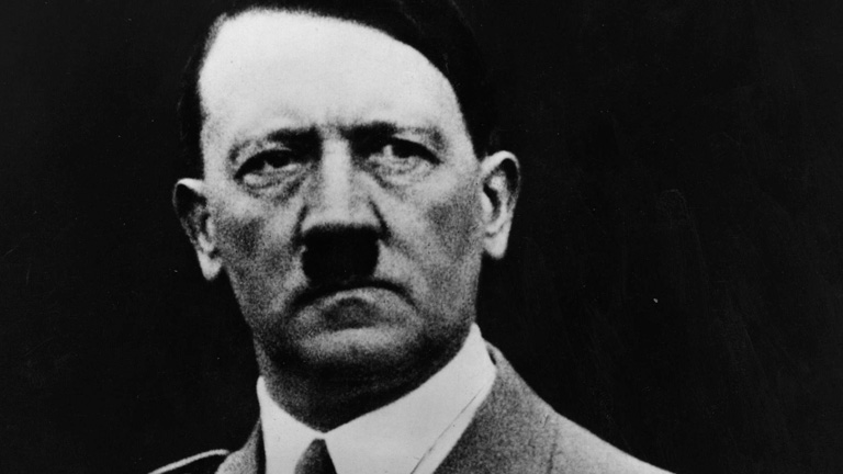 The New York Times sorprendió preguntando a sus lectores si matarían a Hitler de bebé