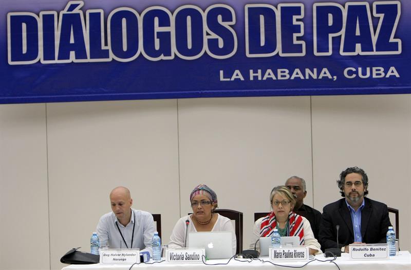 Asociaciones de mujeres colombianas hablan con negociadores de paz en Cuba