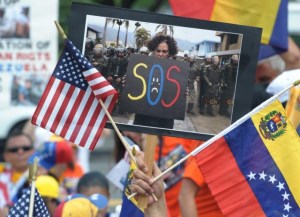 Exiliados venezolanos condenan intención de diálogo de miembros de la oposición