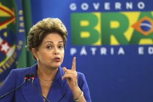 Dilma Rousseff ordenó restringir los viajes en avión para reducir el gasto público