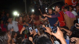 En la India, multitud saca a un violador de la cárcel y lo lincha