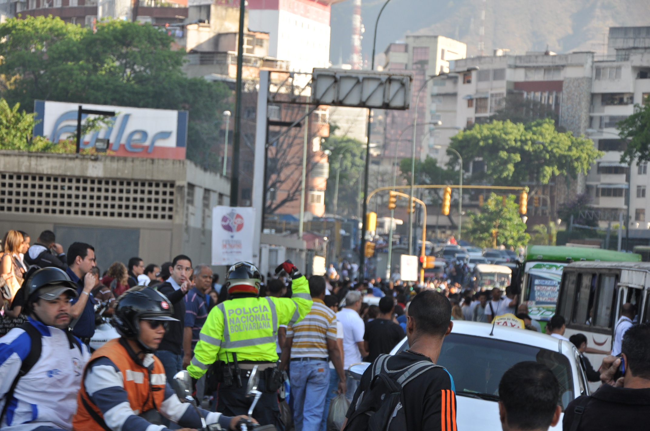 Usuarios tardan hasta dos horas de Palo Verde a Chacao