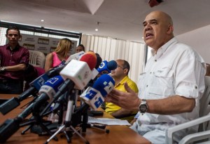 Torrealba: Lo que está en juego no es el liderazgo de la oposición, sino el país