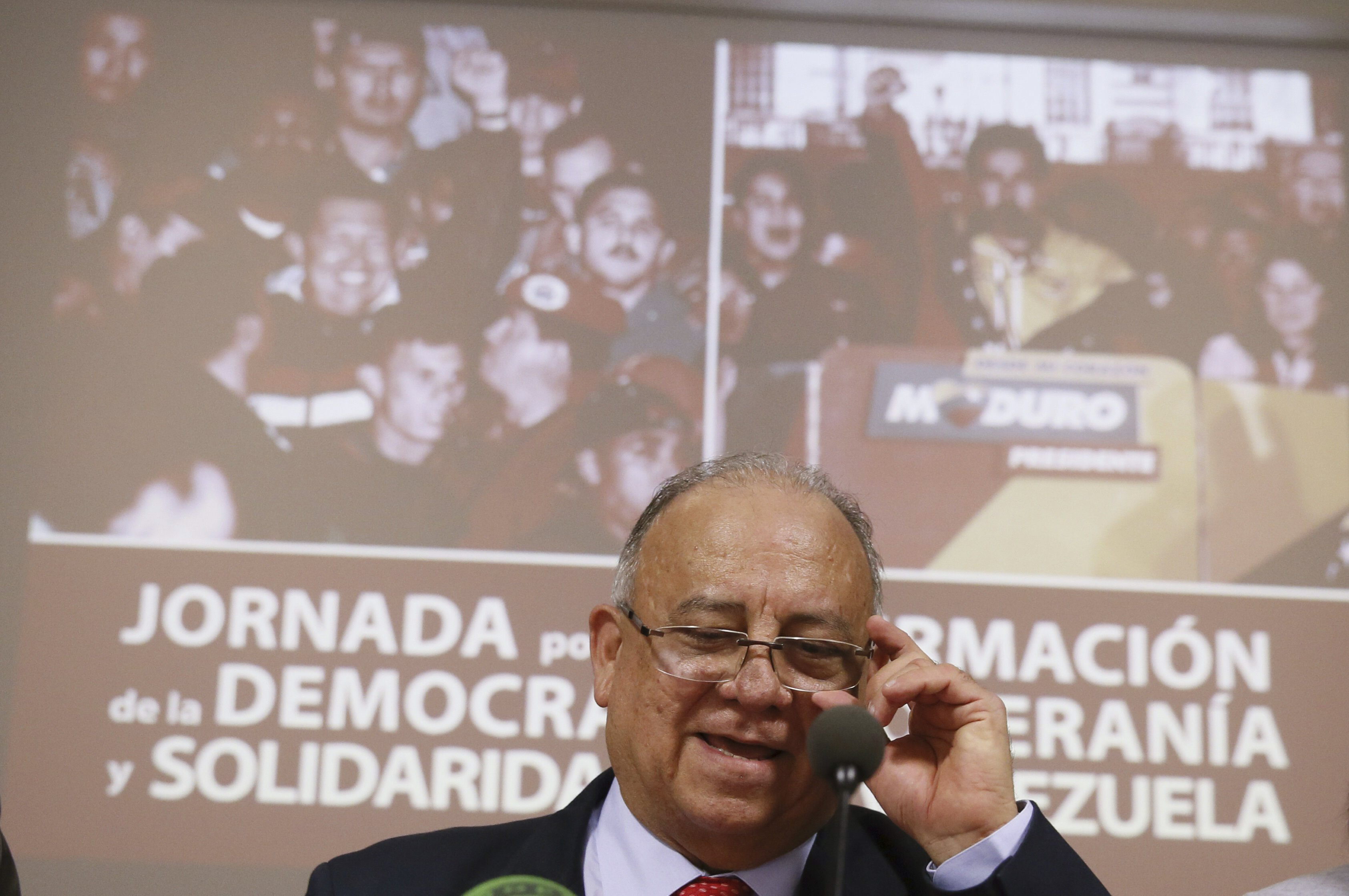 Mario Isea denuncia que Aznar y González utilizan a Venezuela en la campaña interna española