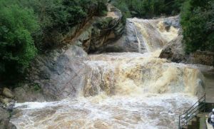 Un fallecido y dos desaparecidos tras desbordamiento de río en Lara