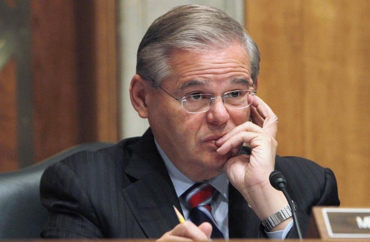 Acusan en EEUU al senador Bob Menéndez de haber actuado como agente de Egipto