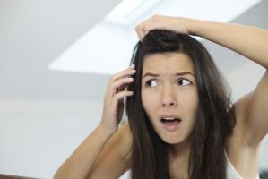 ¿Por qué se nos cae el cabello? Te explicamos las razones