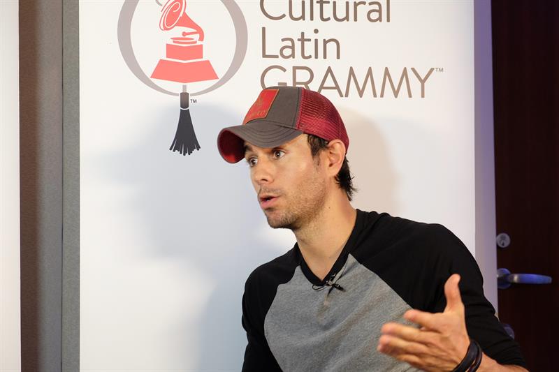 La actuación que querrá olvidar Enrique Iglesias toda su vida (Video)