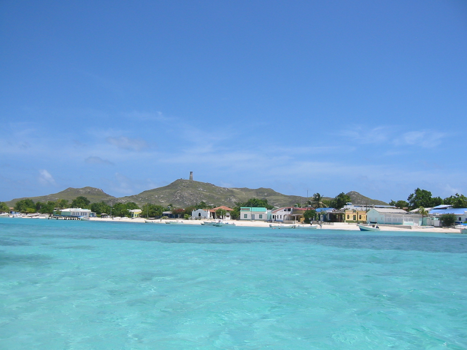 Rescatan a tres personas que naufragaron cuando se dirigían a Los Roques