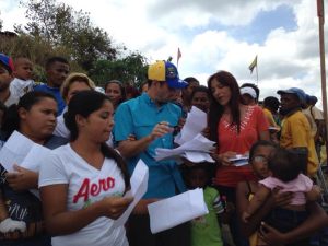 Capriles: El objetivo del Gobierno es mantener al pueblo en cola