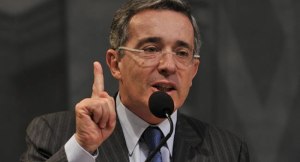 Uribe defiende indulto a M-19 por hechos del Palacio de Justicia
