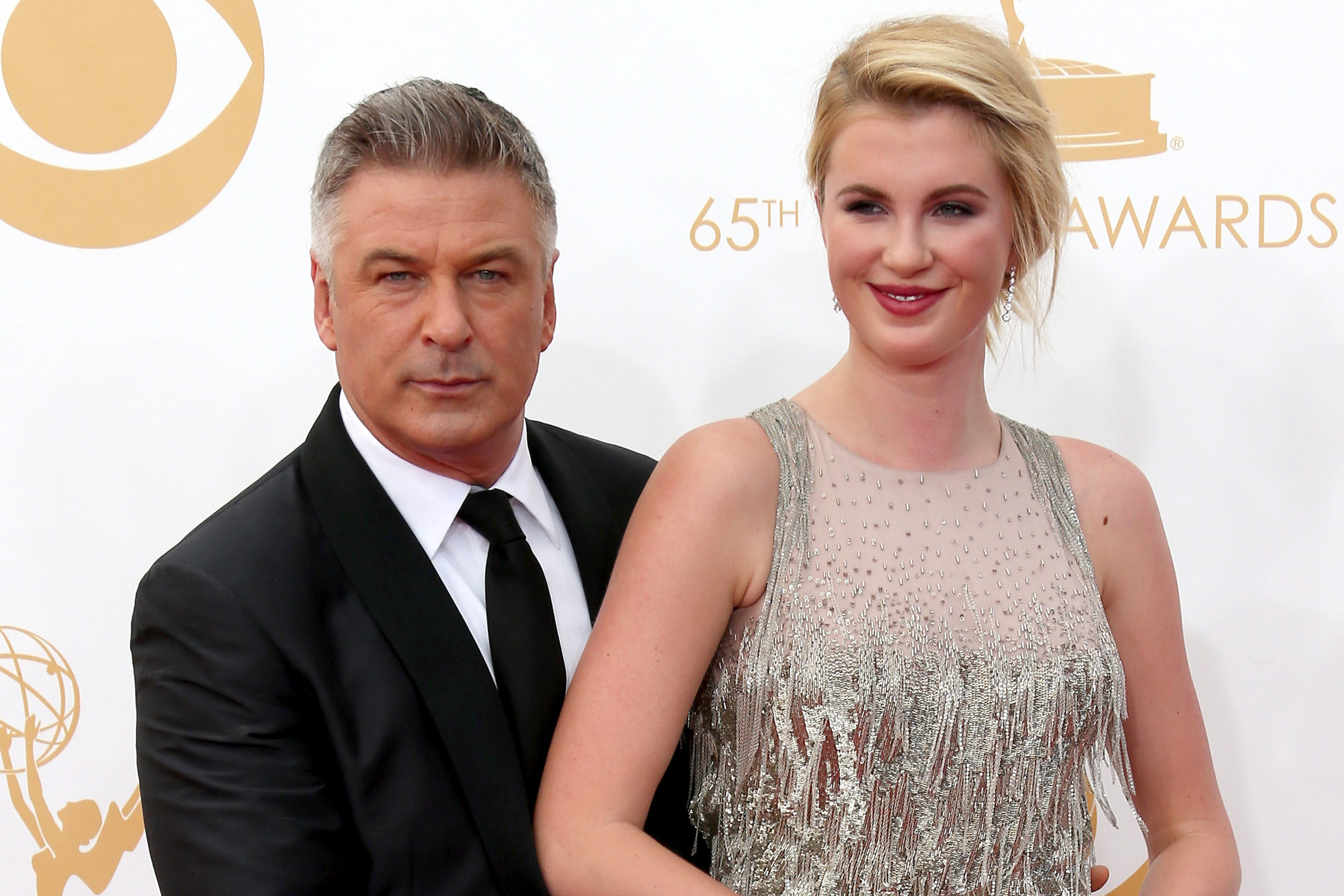 La hija de Alec Baldwin y Kim Bassinger ya es una mujer… desnuda en Instagram