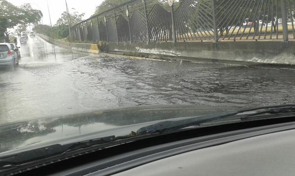 Apareció la laguna en la entrada del Distribuidor Altamira #9Oct