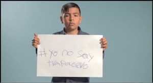 Estos niños gitanos descubren que el diccionario los discrimina y así reaccionan (Video)