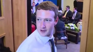 Un equivocado Mark Zuckerberg interrumpe brevemente a dos presidentes (VIDEO)