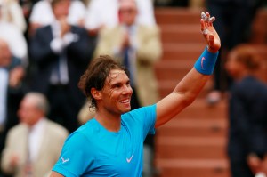 Nadal regresa a Roland Garros con un triunfo contundente