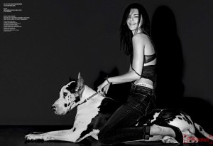 ¡Para que te de más calor! Kendall Jenner posa “abiertota” en su más reciente sesión de fotos