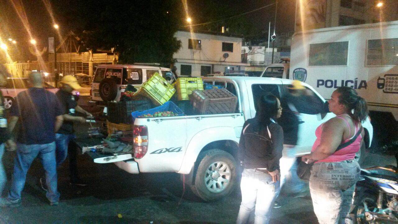 Alcaldía de Sucre decomisó mercancía y desmanteló puestos de economía informal en Petare
