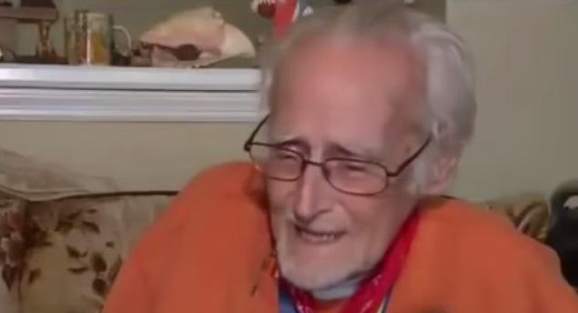 Anciano con cáncer llamó a emergencias porque no tenía nada que comer (Video)