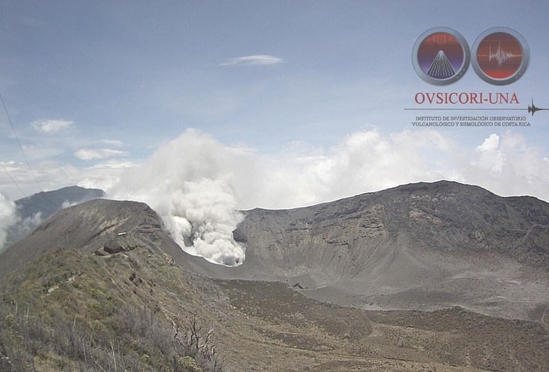 Reportan emanación de ceniza en el volcán Turrialba de Costa Rica
