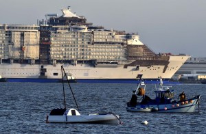 Botan en Francia el mayor buque de cruceros del mundo (Fotos)