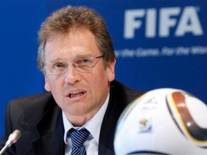 Secretario general FIFA niega soborno de 10 millones de dólares