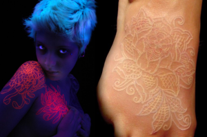 No te pierdas los alucinantes tatuajes fluorescentes que brillan bajo la luz ultravioleta (Fotos)