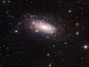 Astrónomos observan por vez primera el interior de una galaxia temprana