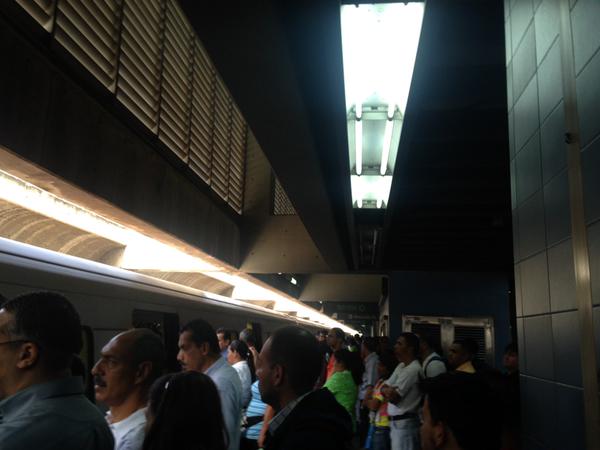 Reportan retraso en línea 2 del Metro de Caracas