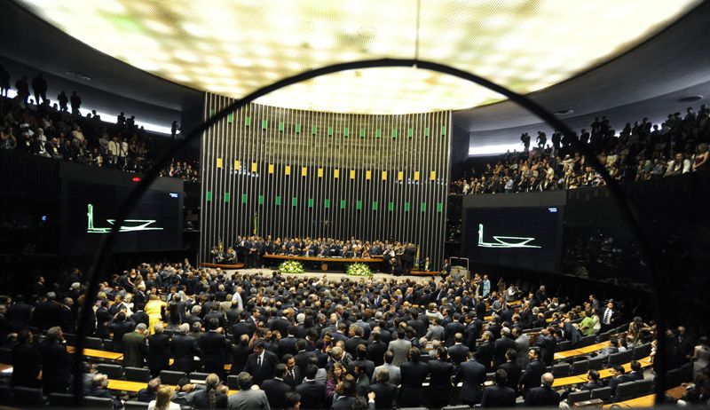 Diputados brasileños rechazan reducción de edad penal en casos de crímenes graves